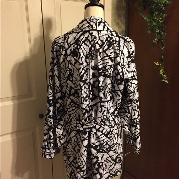 Zenergy by Chico’s trench coat. Size 2 (12) - Picture 3 of 7